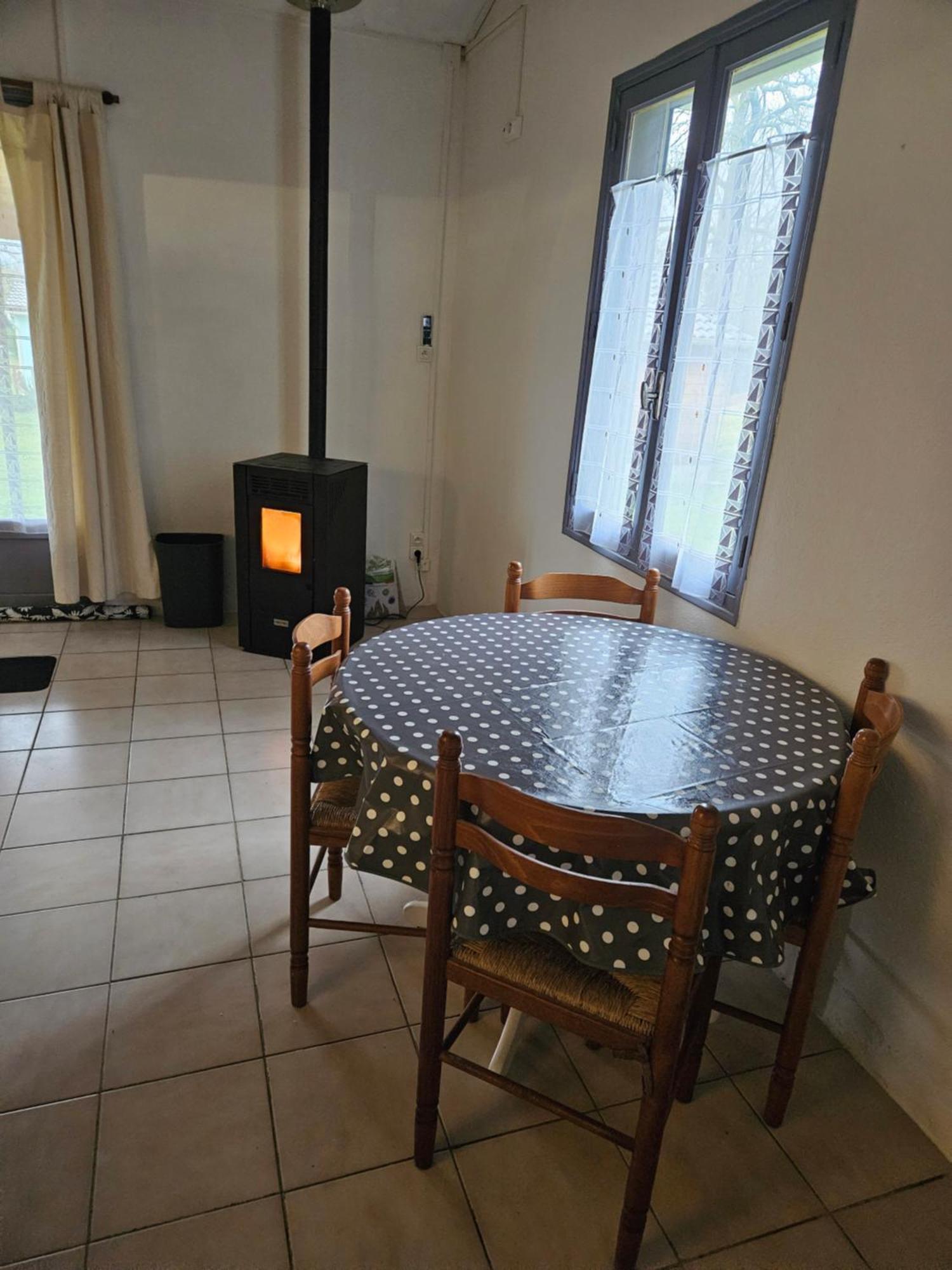 Maison Calme Proche Etang Chalet
